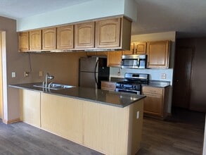 955 Buckingham Dr in Sycamore, IL - Building Photo - Building Photo