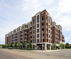 Essence Kingsway in Toronto, ON - Building Photo