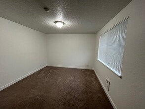 Twin Firs in Lynnwood, WA - Building Photo - Building Photo