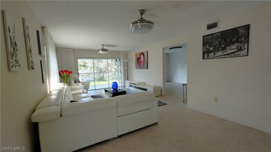 3300 Binnacle Dr in Naples, FL - Building Photo - Building Photo