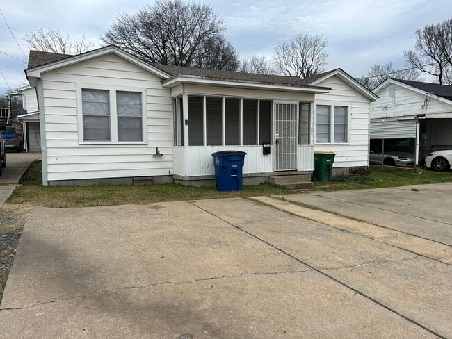 property at 1009 W 47th St