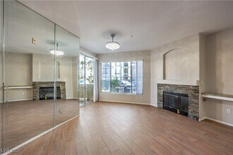 7163 S Durango Dr in Las Vegas, NV - Building Photo - Building Photo