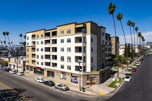 Arapahoe Plaza in Los Angeles, CA - Building Photo