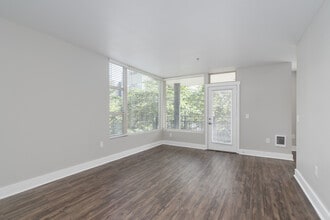 5819 Glisan in Portland, OR - Foto de edificio - Interior Photo