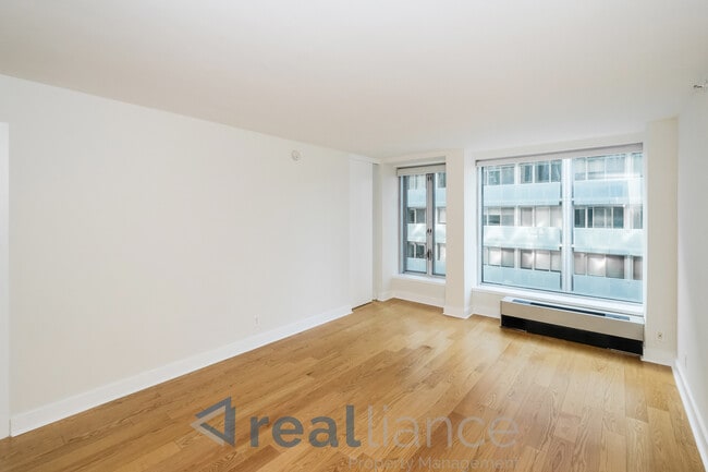 1101 3rd St SW in Washington, DC - Building Photo - Building Photo