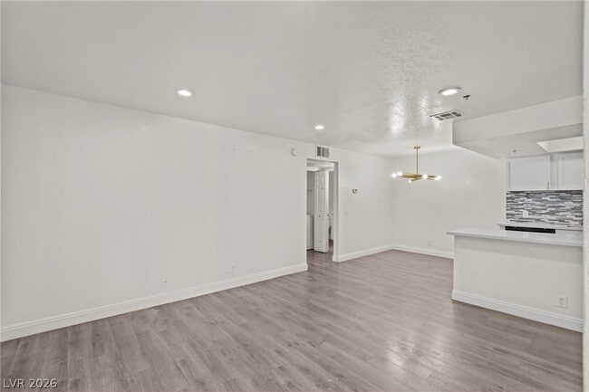 4200 S Valley View Blvd in Las Vegas, NV - Foto de edificio - Building Photo
