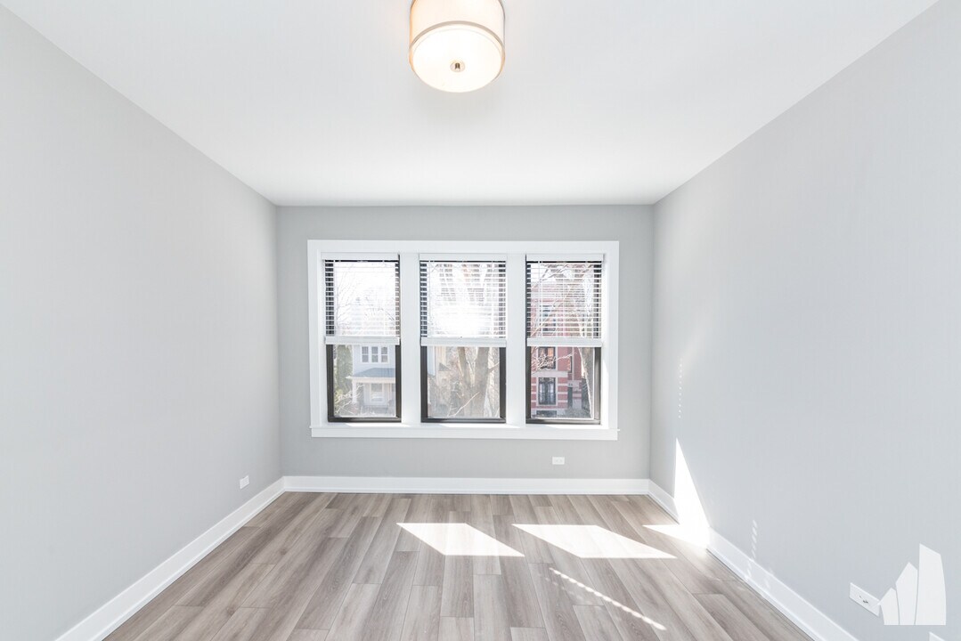 3930 N Janssen Ave, Unit 2N in Chicago, IL - Building Photo
