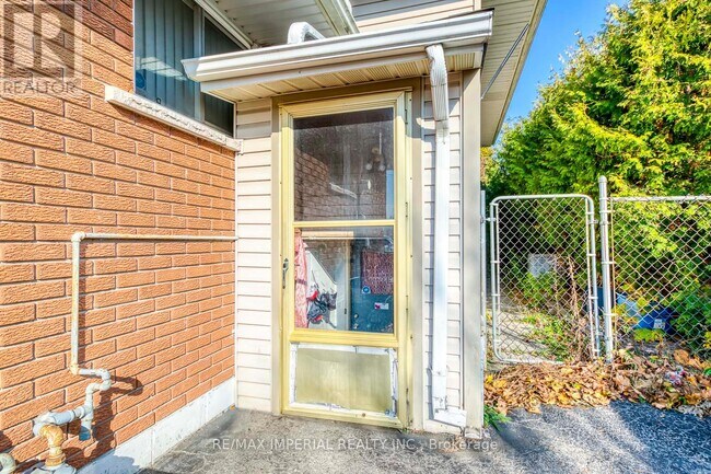 11 Queensbury Dr in Hamilton, ON - Building Photo - Building Photo