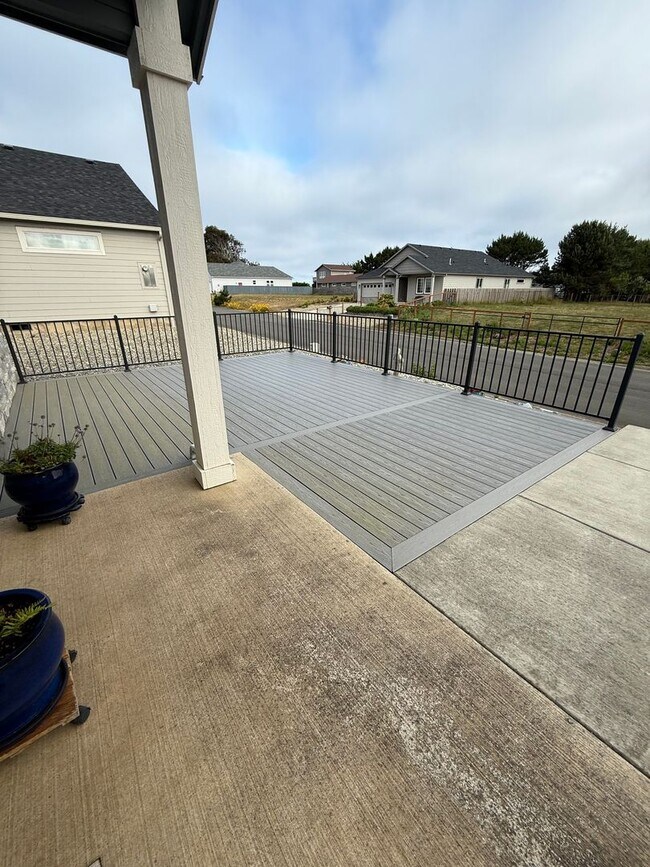 725 Spyglass in Bandon, OR - Building Photo - Building Photo