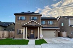 6191 E Fedora Ave in Fresno, CA - Building Photo