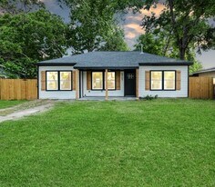 2707 Mc Nay Dr in Pasadena, TX - Building Photo