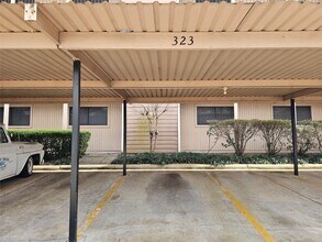 15575 Marina Dr in Montgomery, TX - Foto de edificio - Building Photo