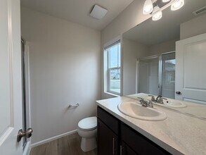 15182 Iverson Lp SE in Yelm, WA - Building Photo - Building Photo