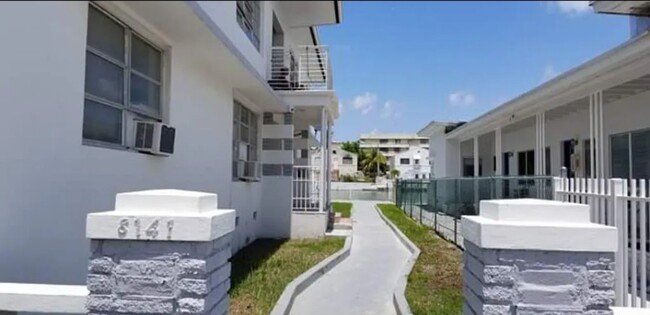 8141 Crespi Blvd, Unit 2 in Miami Beach, FL - Building Photo - Building Photo