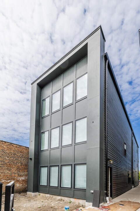 6050 S Eberhart Ave in Chicago, IL - Building Photo