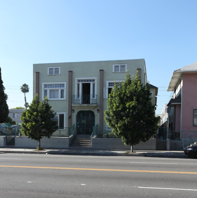 1217 S Hoover St in Los Angeles, CA - Building Photo - Building Photo