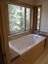 715 W Lake Blvd, Unit The TREE HOUSE in Tahoe City, CA - Building Photo - Building Photo