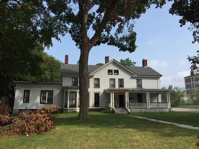 302 Pleasant St in Bennington, VT - Building Photo