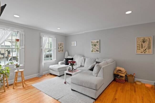 57 Bartlett St in Boston, MA - Building Photo - Building Photo