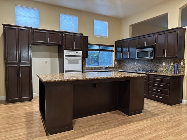 351 Seaton Dr in Folsom, CA - Building Photo - Building Photo