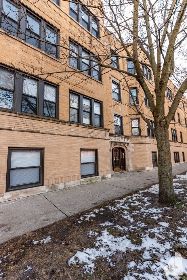 4455 N Artesian Ave, Unit 55-3