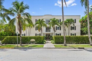 226 Brazilian Ave in Palm Beach, FL - Building Photo