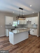 42278 Allison Dr in Mechanicsville, MD - Foto de edificio - Building Photo