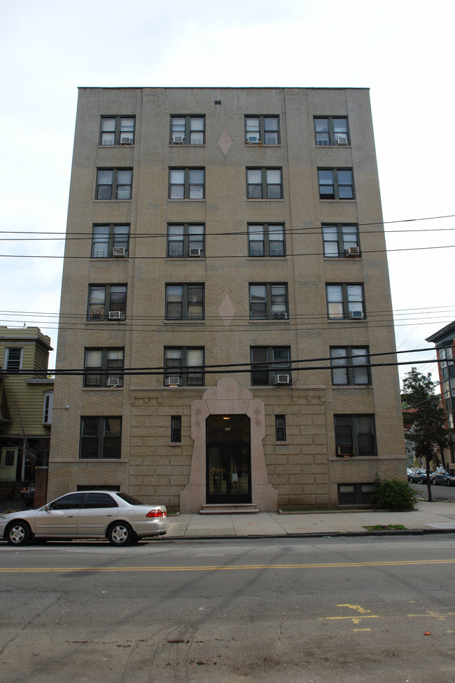 498 Wolffe St in Yonkers, NY - Building Photo - Building Photo