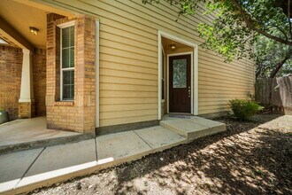 10713 Gemsbuck Lodge in San Antonio, TX - Building Photo - Building Photo