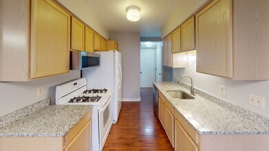 3044 Forest Creek Ct in Ann Arbor, MI - Building Photo - Building Photo