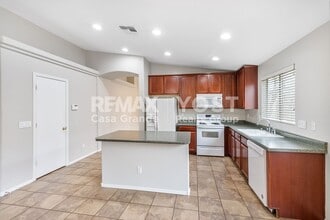 2110 St Pedro Ave in Casa Grande, AZ - Foto de edificio - Building Photo