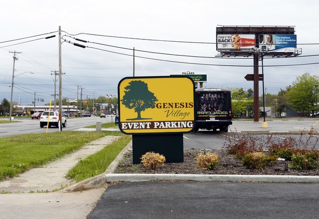 Genesis Village in Toledo, OH - Foto de edificio - Building Photo