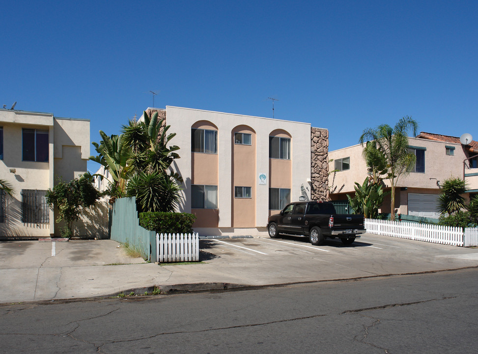 3836 45th St in San Diego, CA - Foto de edificio