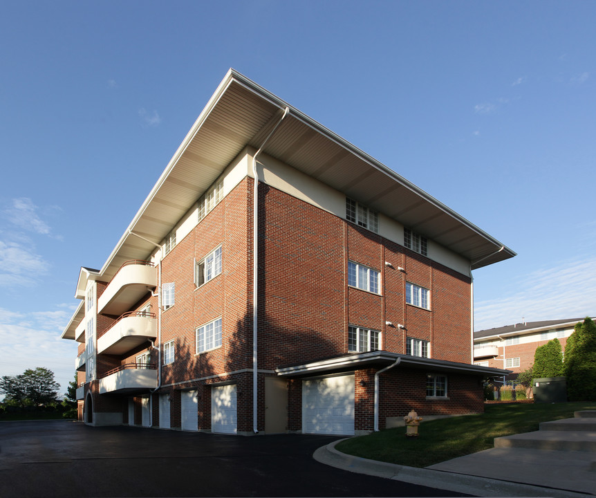 Courtyards Of Westmont in Westmont, IL - Building Photo