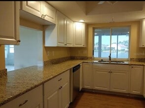 11826 SW Dallas Dr S in Lake Suzy, FL - Building Photo - Building Photo