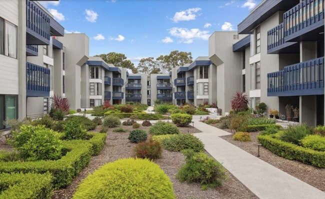 350 Paseo De Playa in Ventura, CA - Building Photo - Building Photo