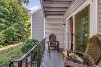 124 Tennis Plaza Rd in Dracut, MA - Building Photo - Building Photo
