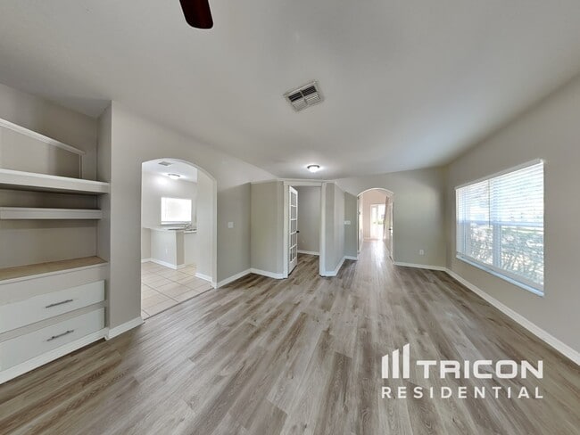 6137 Skylarkcrest Dr in Fish Hawk, FL - Foto de edificio - Building Photo