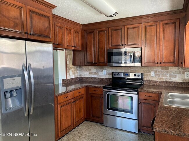 104 St Elmo Rd in Green Cove Springs, FL - Building Photo - Building Photo