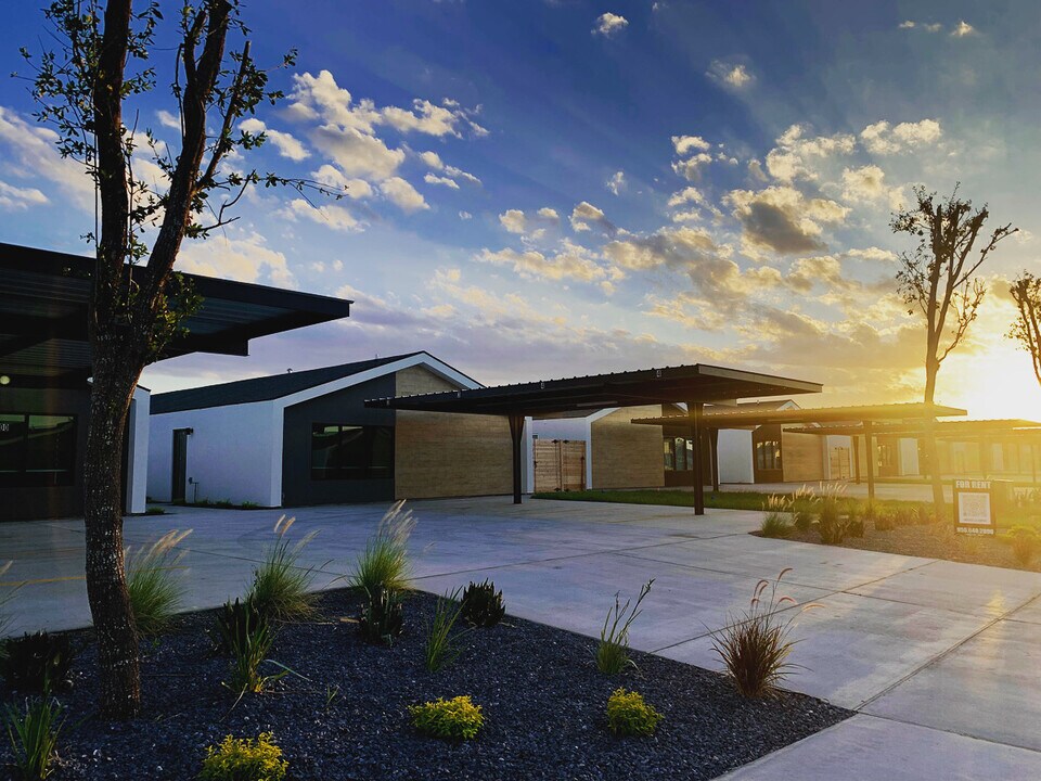 1400 Hibiscus Ave, Unit B in McAllen, TX - Foto de edificio