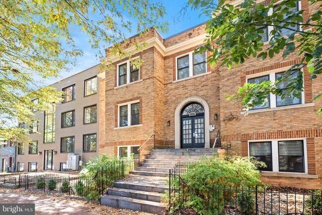 317 3rd St SE in Washington, DC - Building Photo - Building Photo