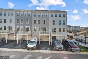 42530 Invergordon Ter in Sterling, VA - Building Photo