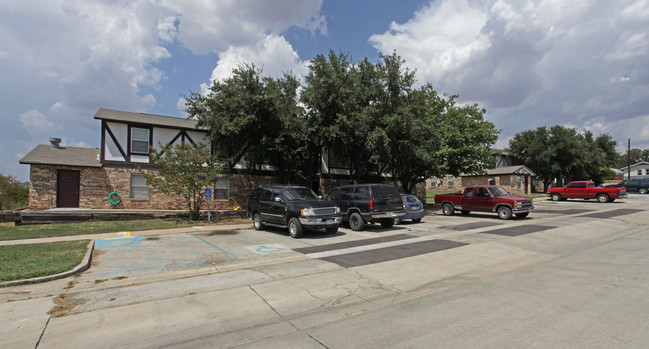 Henderson Terrace Apartments in Bridgeport, TX - Building Photo - Building Photo