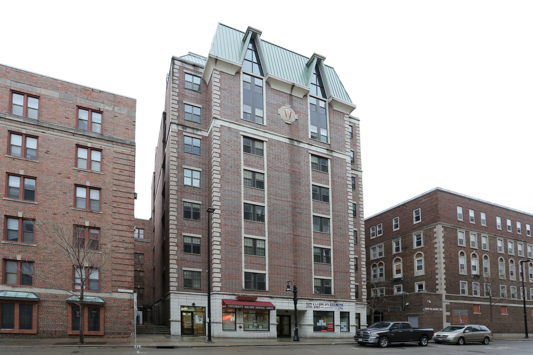 Collegiate Campus Student Apartments in Madison, WI - Foto de edificio