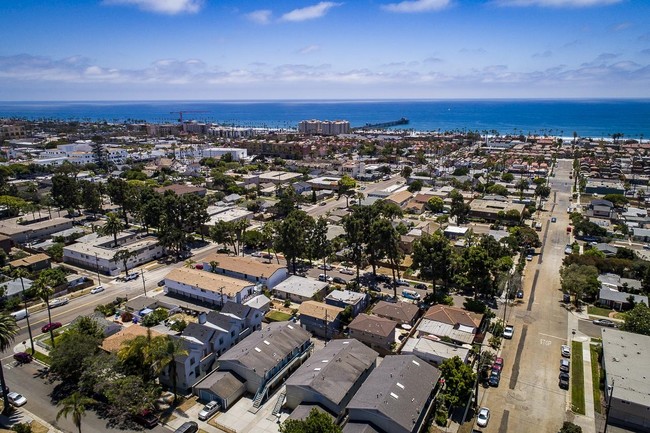 609 N Clementine St in Oceanside, CA - Foto de edificio - Building Photo