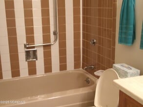 160E Gramercy Ct in Lakewood, NJ - Building Photo - Building Photo