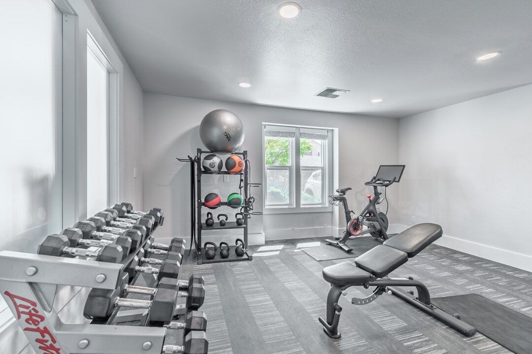 Redmond Place in Redmond, WA - Building Photo