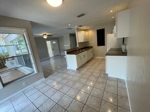 14739 Morning Dr in Lutz, FL - Foto de edificio - Building Photo
