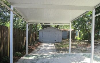 1743 Mayfair Rd in Jacksonville, FL - Foto de edificio - Building Photo