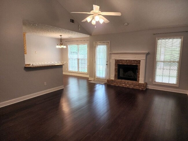 8004 Garrett Pines Dr in Columbus, GA - Building Photo - Building Photo